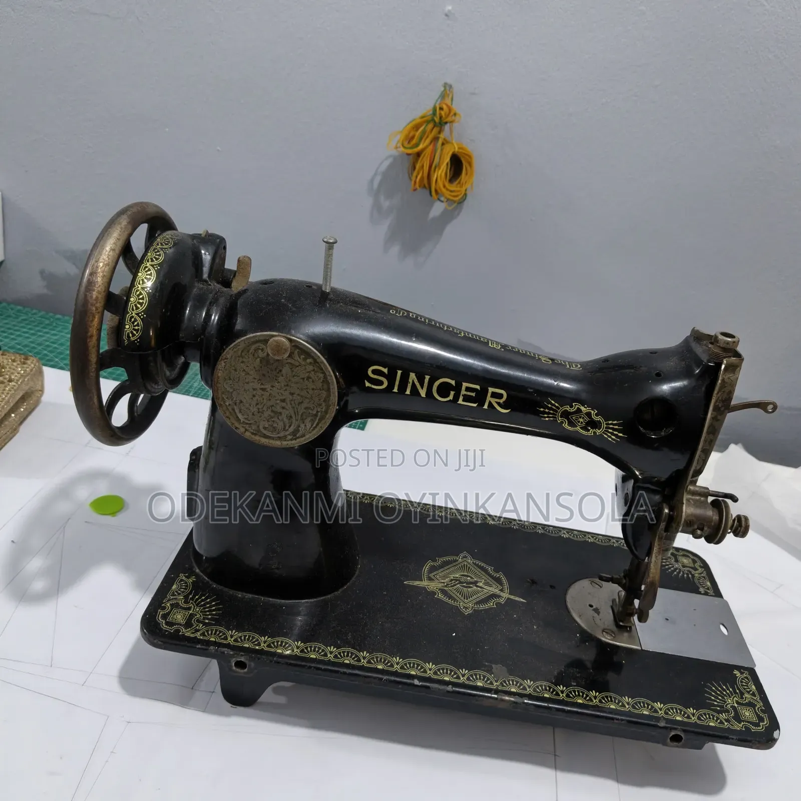 Black Head Singer Sewing Machine