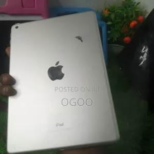 Apple iPad 9.7 128 GB Silver