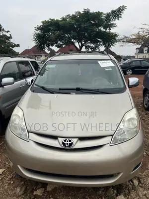Toyota Sienna LE FWD 2006 Gold