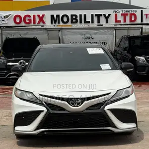 Toyota Camry XSE (2.5L 4cyl 8A) 2019 White