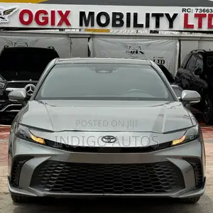 Toyota Camry XSE 2025 Gray