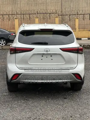 Toyota Highlander Platinum AWD 2023 White