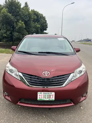 Toyota Sienna LE AWD 7-Passenger 2013 Red