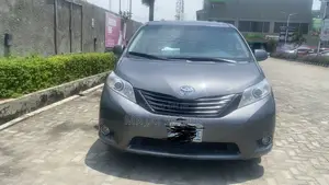 Toyota Sienna 2011 Gray
