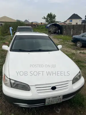 Toyota Camry LE 4dr Sedan (2.2L 4cyl 4A) 2000 White