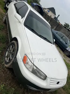 Toyota Camry LE 4dr Sedan (2.2L 4cyl 4A) 2000 White