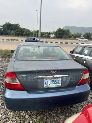 Toyota Camry XLE V6 4dr Sedan (3.0L 6cyl 5A) 2004 Blue