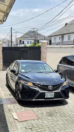 Toyota Camry LE FWD (2.5L 4cyl 8AM) 2018 Black