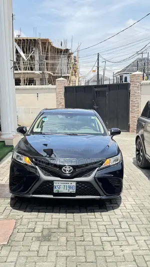 Toyota Camry LE FWD (2.5L 4cyl 8AM) 2018 Black