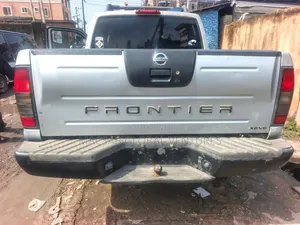 Nissan Frontier SE-V6 4x4 King Cab 116.1 in. WB 2002 Silver
