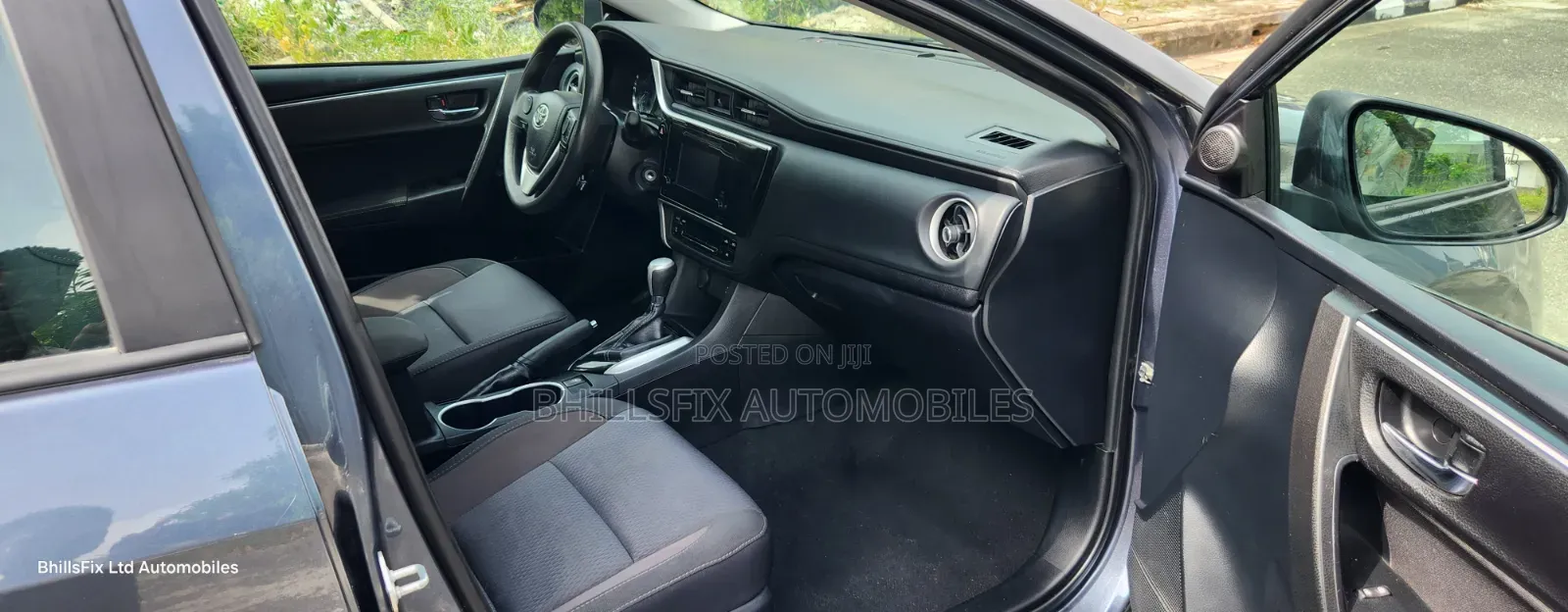 Toyota Corolla LE Eco (1.8L 4cyl 2A) 2019 Gray