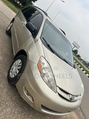 Toyota Sienna LE 2008 Gold