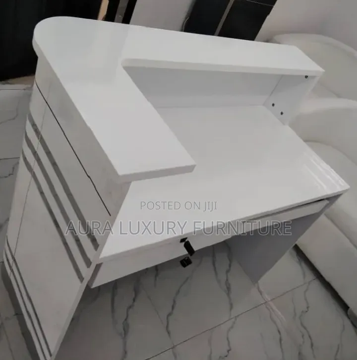 Premium Reception Table