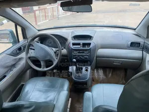 Mitsubishi SpaceWagon 2001 Green