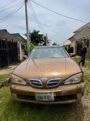 Nissan Almera Tino 2002 Gold