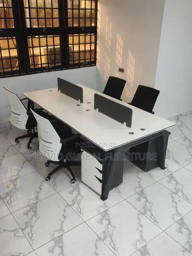 Top Quality Workstation Table With Chairs