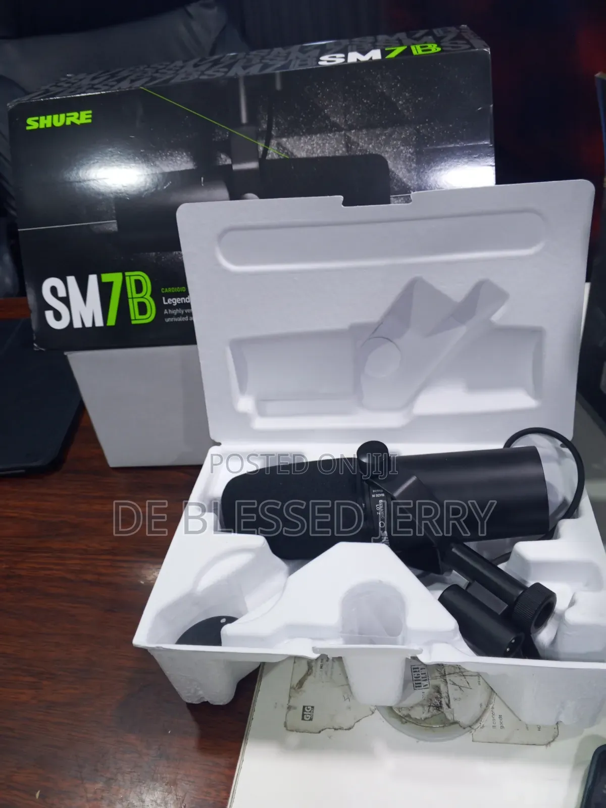 Shure SM7B Professional Broadcast Dynamic Microphone