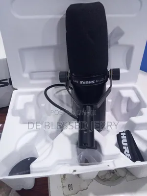 Shure SM7B Professional Broadcast Dynamic Microphone