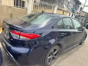 Toyota Corolla SE 2020 Blue