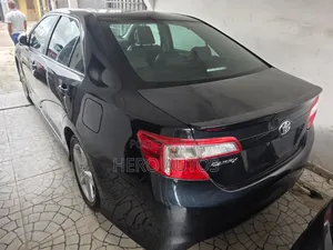Toyota Camry SE 4dr Sedan (2.5L 4cyl 6A) 2013 Blue