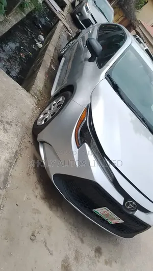 Toyota Corolla LE 2021 Silver