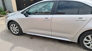 Toyota Corolla LE 2021 Silver