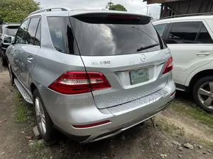 Mercedes-Benz M Class ML350 4MATIC 4dr SUV AWD (3.5L 6cyl 7A) 2015