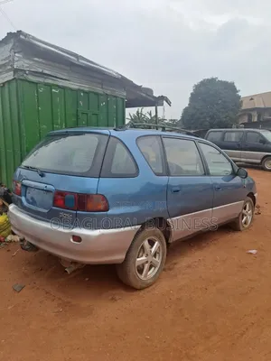 Toyota Picnic 2000 Blue