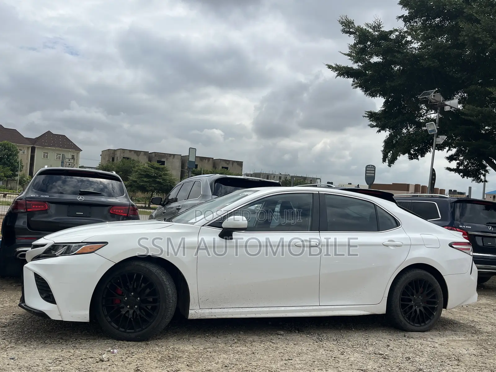 Toyota Camry SE FWD 2020 White