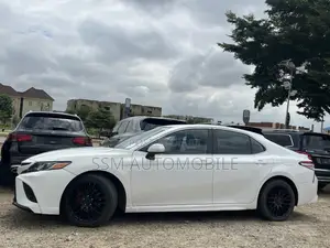 Toyota Camry SE FWD 2020 White