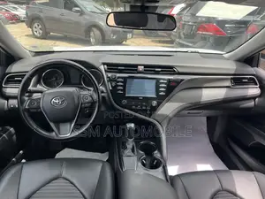 Toyota Camry SE FWD 2020 White