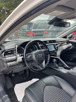 Toyota Camry SE FWD 2020 White