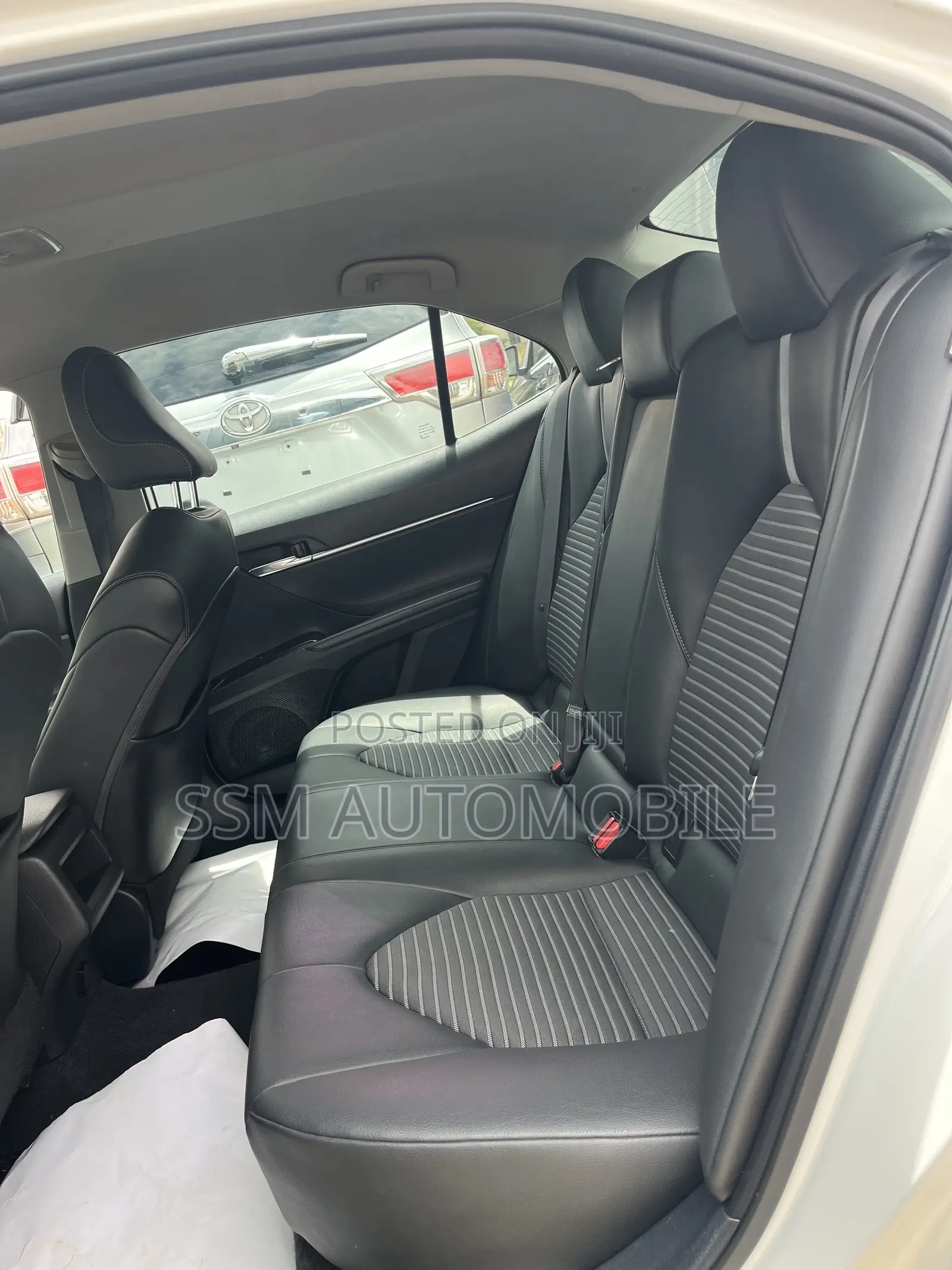 Toyota Camry SE FWD 2020 White
