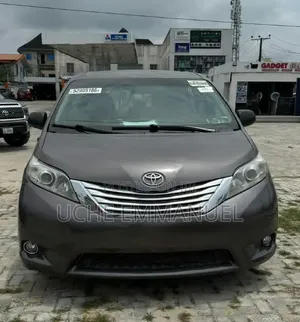 Toyota Sienna 2012