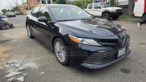 Toyota Camry XLE FWD (2.5L 4cyl 8AM) 2018 Blue