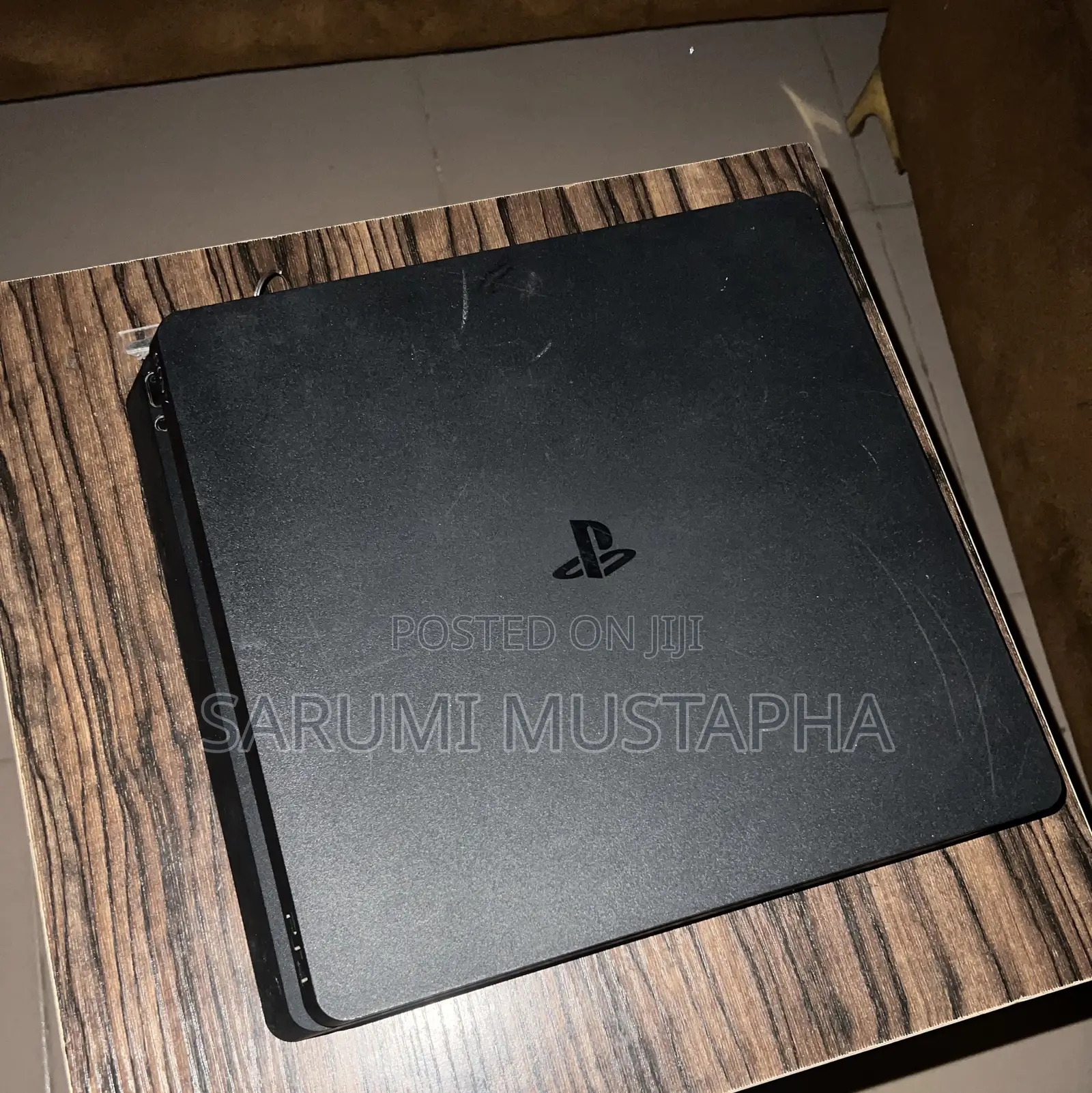 PS 4 + 1pad + 4 Games Installed