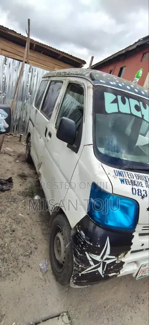 Toyota HiAce 2015 White