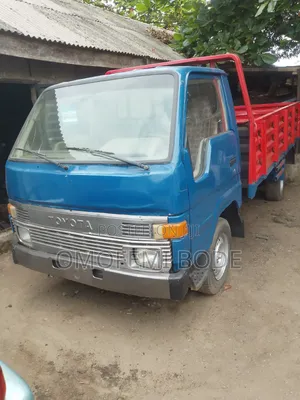 Toyota Dyna 100 Blue Old Model With Big Bucket Petrol