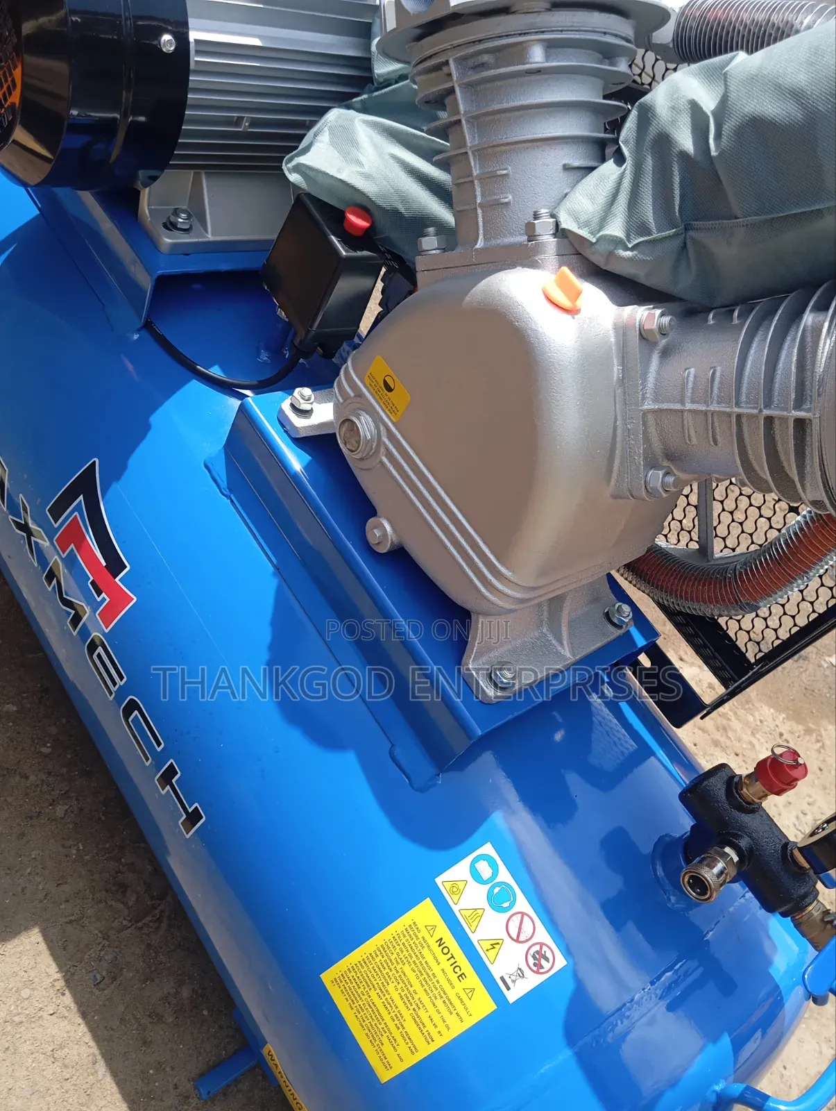 Maxmech Air Compressor 200l
