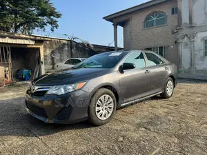 Toyota Camry LE 4dr Sedan (2.5L 4cyl 6A) 2012 Gray