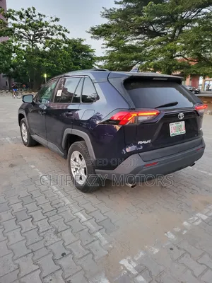 Toyota RAV4 XLE AWD 2020 Blue