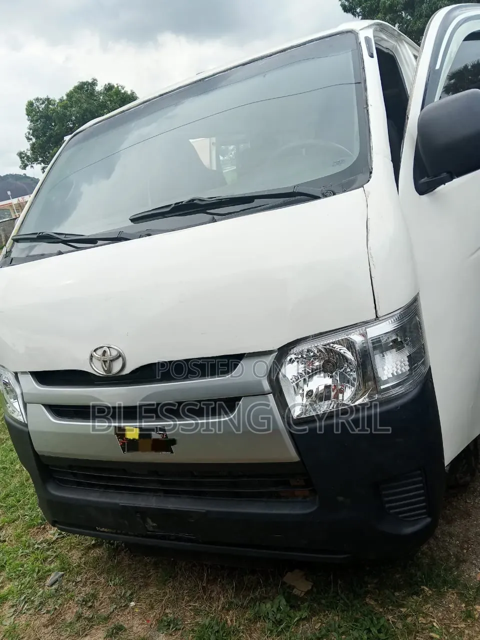 Toyota HiAce 2012 White