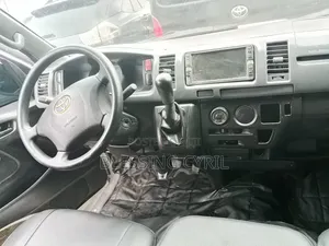 Toyota HiAce 2012 White