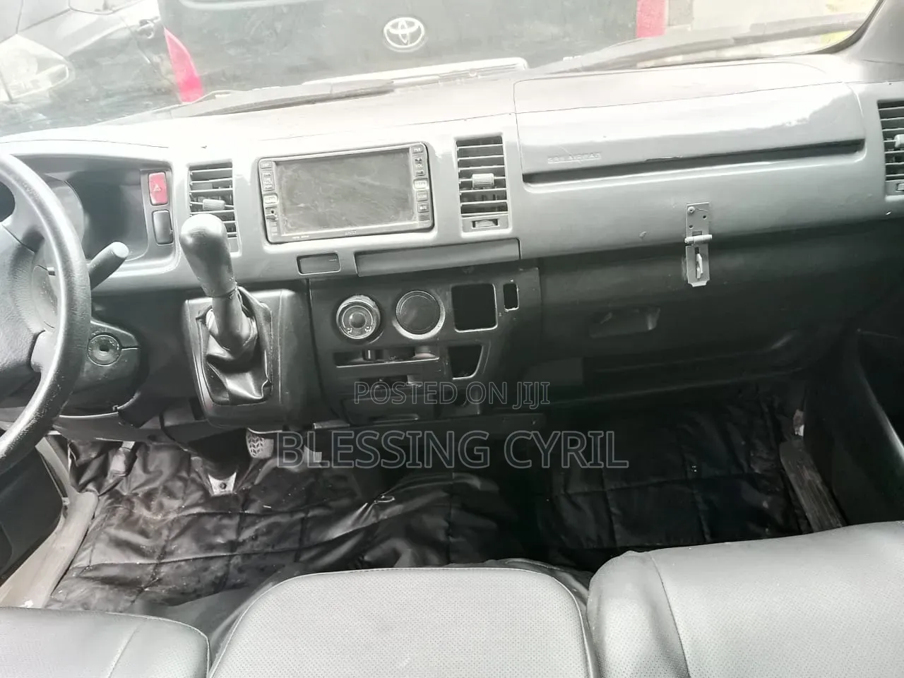 Toyota HiAce 2012 White
