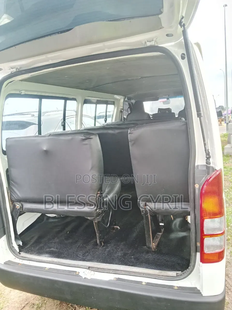 Toyota HiAce 2012 White