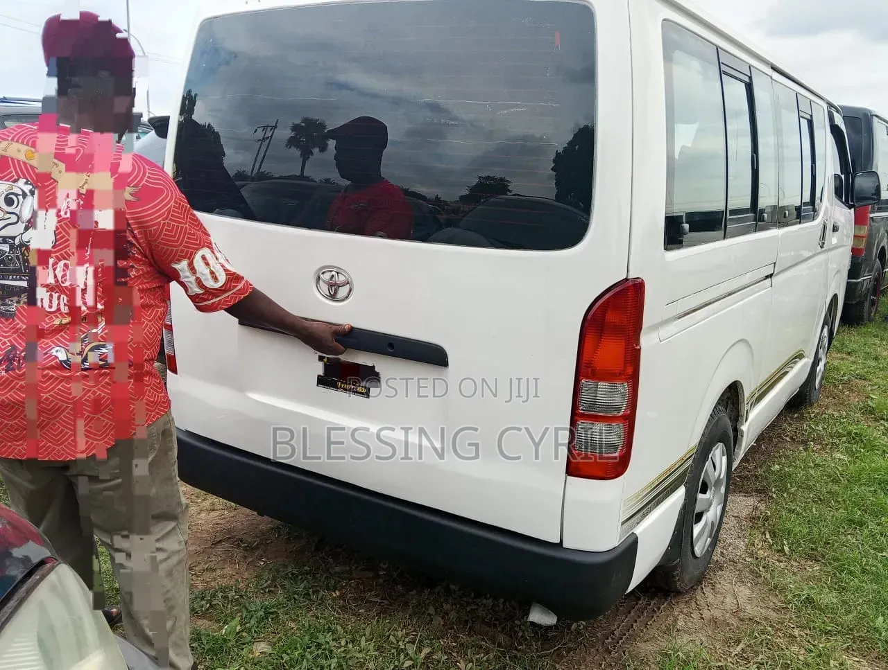 Toyota HiAce 2012 White