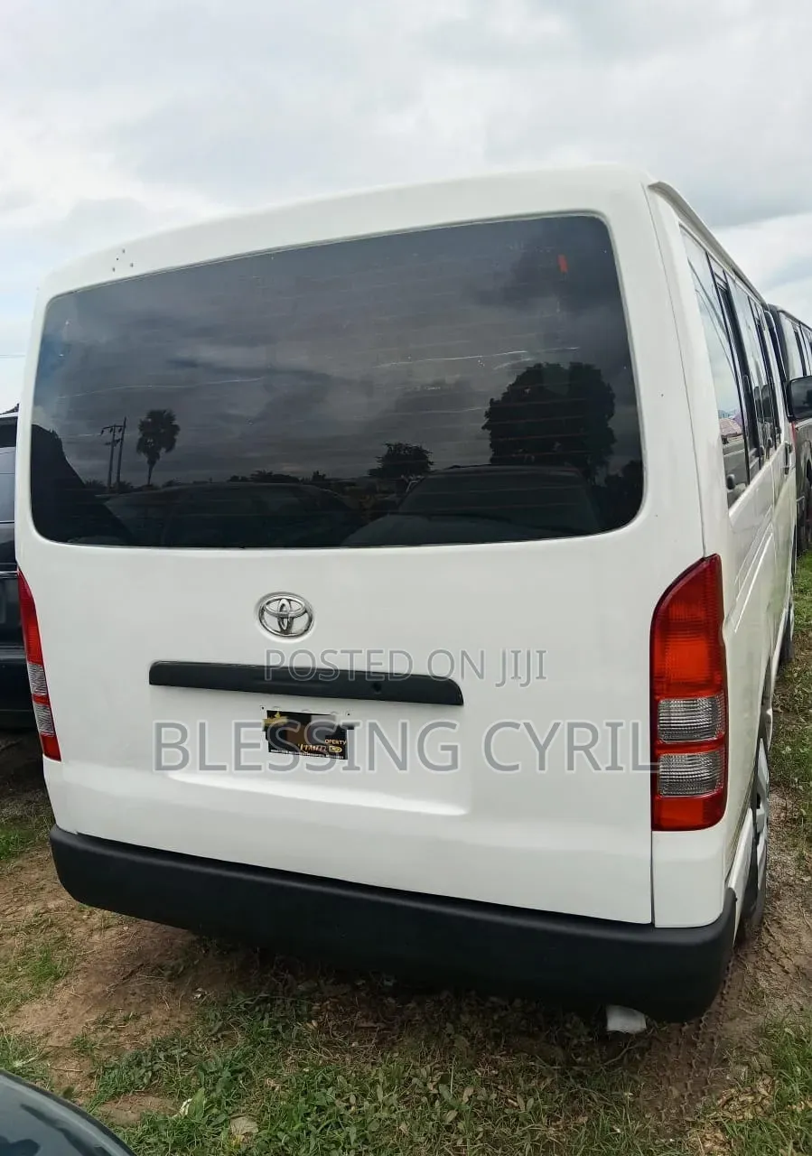 Toyota HiAce 2012 White