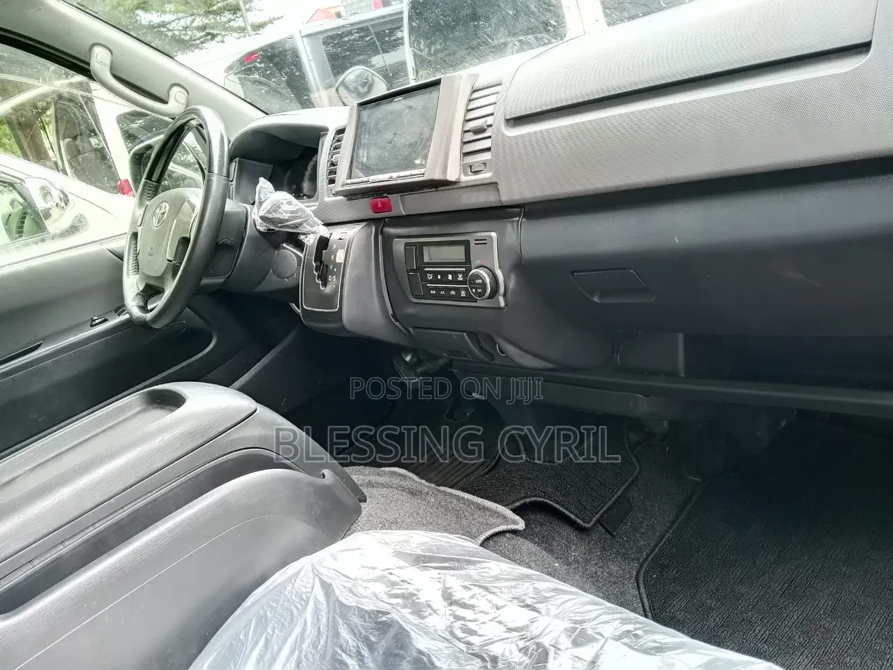 Toyota HiAce 2016 Black