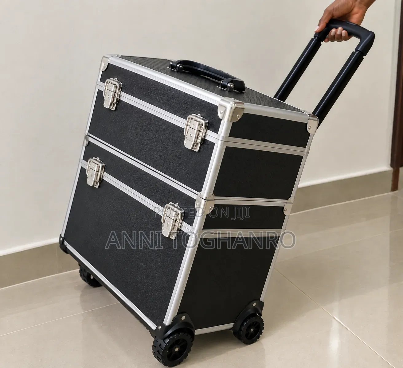 Make Up Box With Hand Pulling