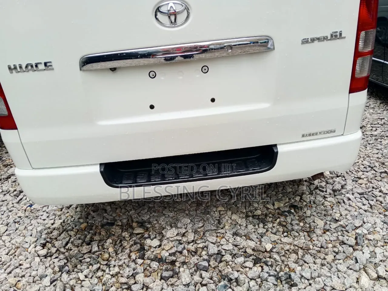 Toyota HiAce 2012 White